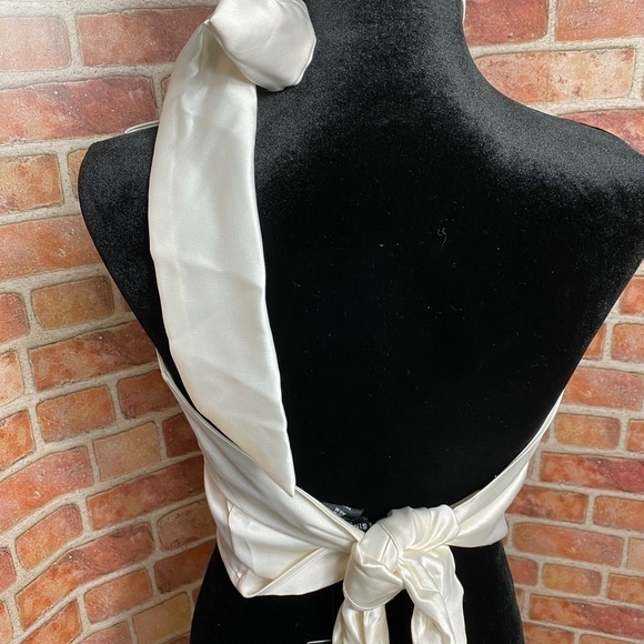 NWT White sleeveless top back tie size M - Picture 3 of 5